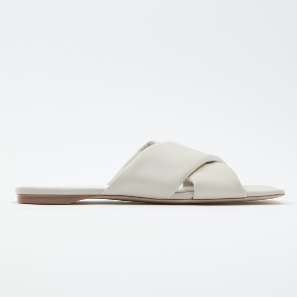NWT. Zara White Flat Leather Sandals. Size 8